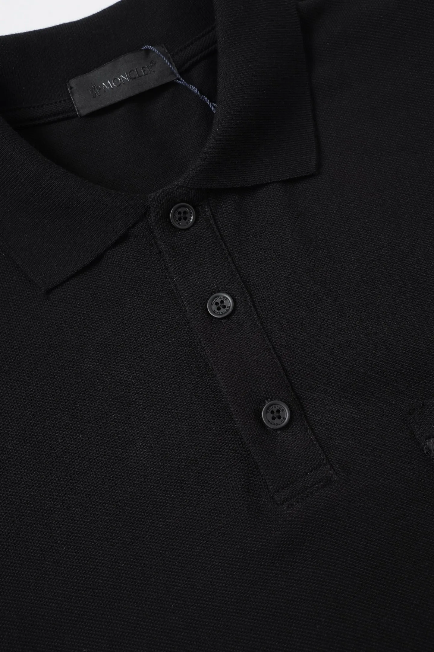 MONCLER logo polo Polo Classic ， 。 Polo ， 。Classic ， 。 • • •Black White Size：S-XL